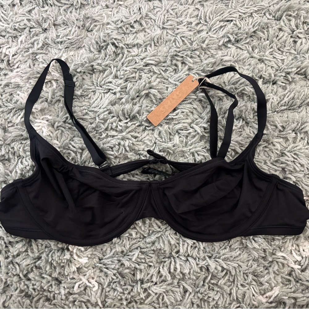 SKIMS Classic Black Underwire Bra